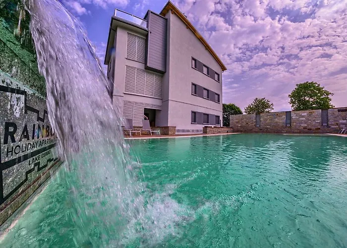 Rainbow Holiday Apartments Lake ComoAlbergo